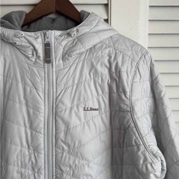 L.L. Bean Women's 2XL Primaloft Coat with Fleece Lining - Picture 3 of 15